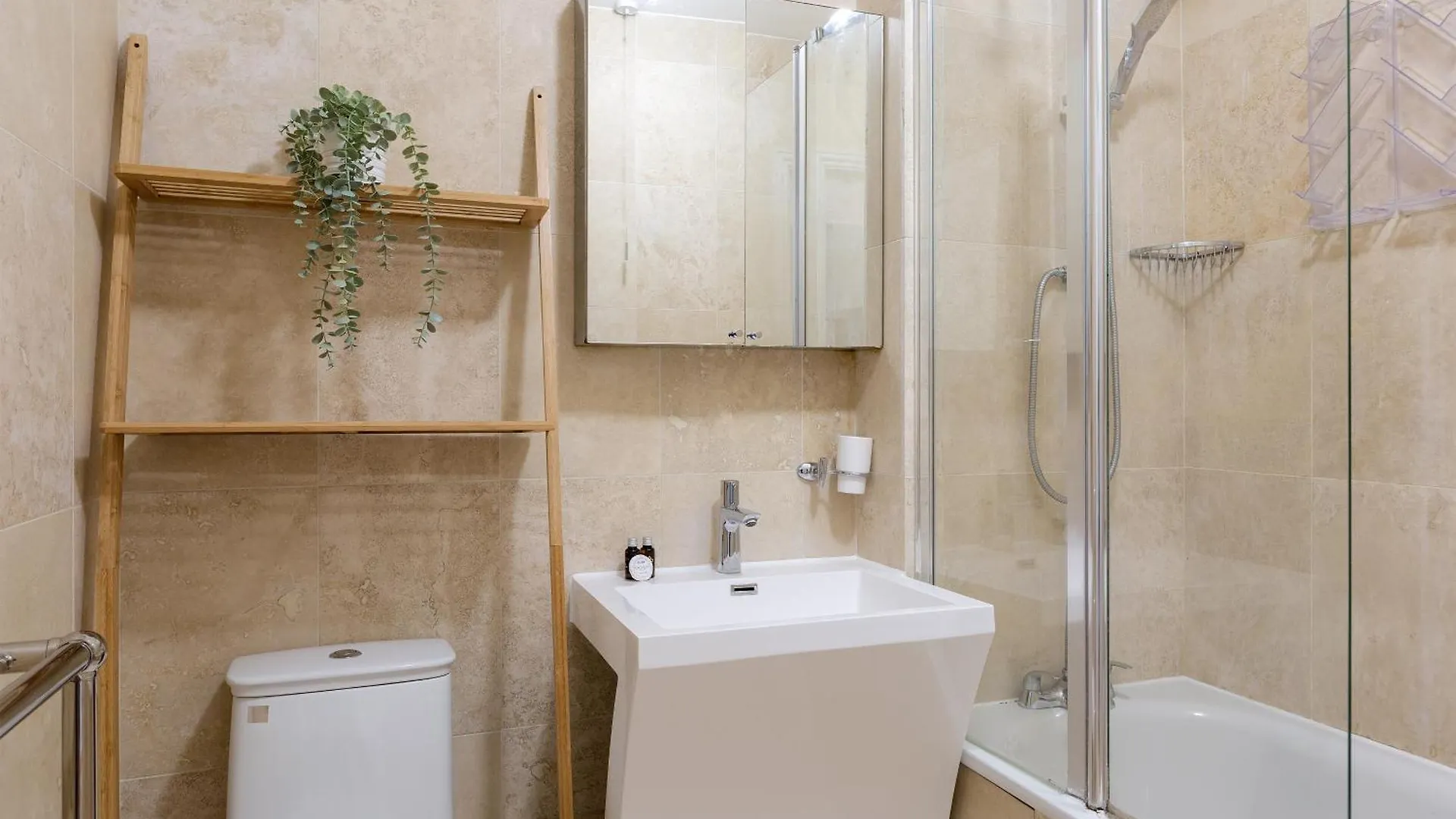 The Tower Bridge Apartment Лондон